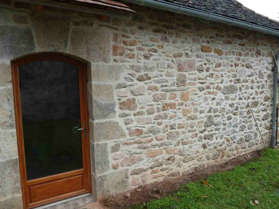 Joint à la chaux, façade en pierre dans l'Hérault
